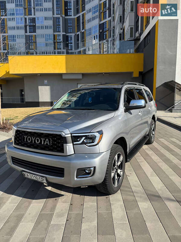 Toyota Sequoia 2016