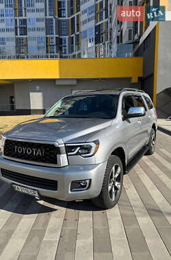 Внедорожник / Кроссовер Toyota Sequoia 2016 в 
