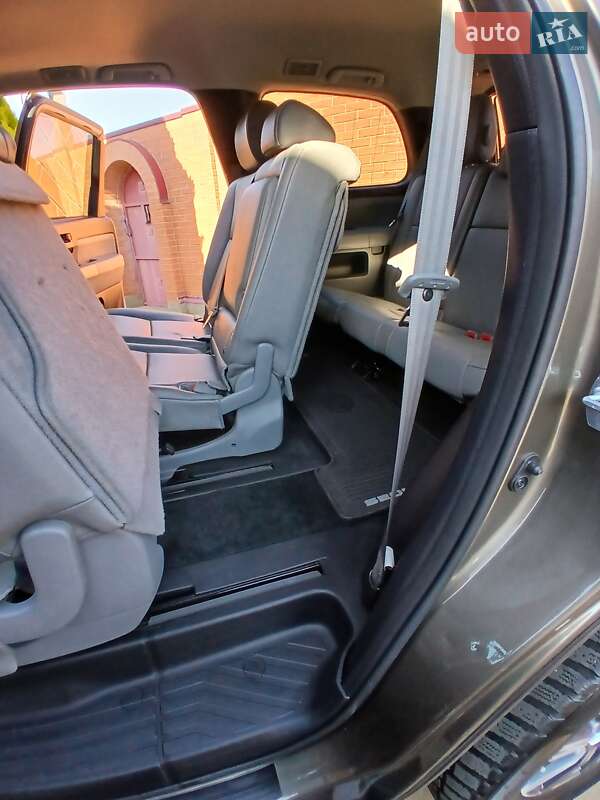 Внедорожник / Кроссовер Toyota Sequoia 2016 в Днепре