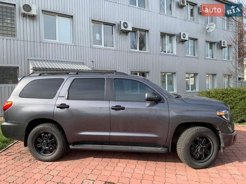 Позашляховик / Кросовер Toyota Sequoia 2012 в Сумах