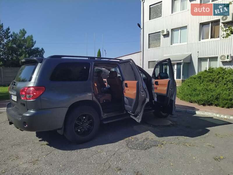 Позашляховик / Кросовер Toyota Sequoia 2012 в Сумах