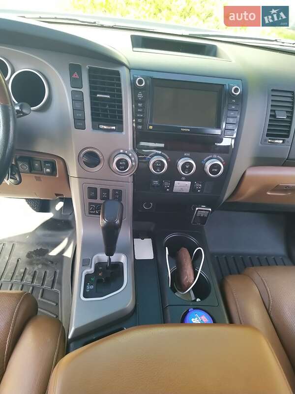 Позашляховик / Кросовер Toyota Sequoia 2012 в Сумах