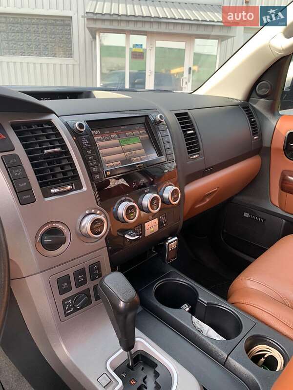 Позашляховик / Кросовер Toyota Sequoia 2012 в Сумах