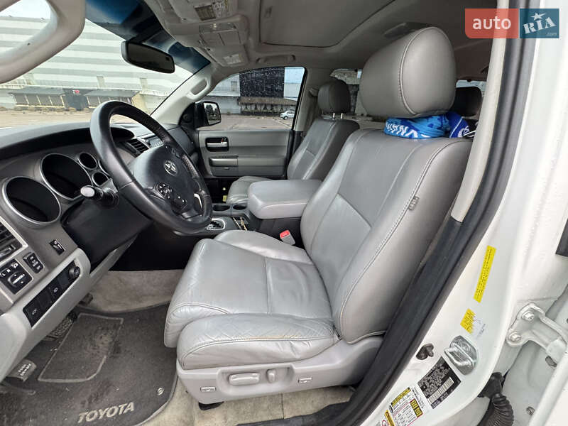 Внедорожник / Кроссовер Toyota Sequoia 2011 в Житомире