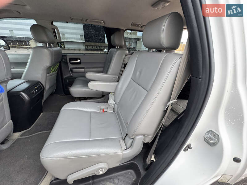 Внедорожник / Кроссовер Toyota Sequoia 2011 в Житомире