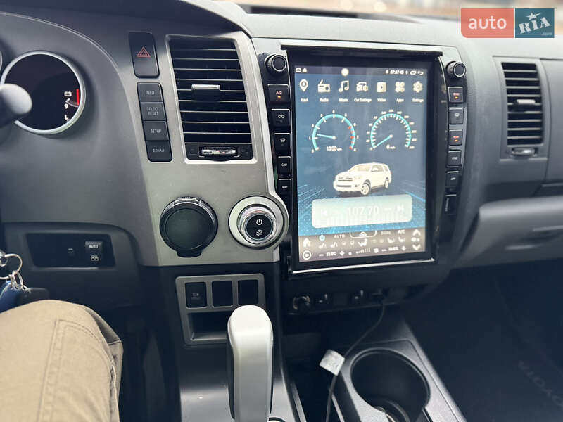 Внедорожник / Кроссовер Toyota Sequoia 2011 в Житомире