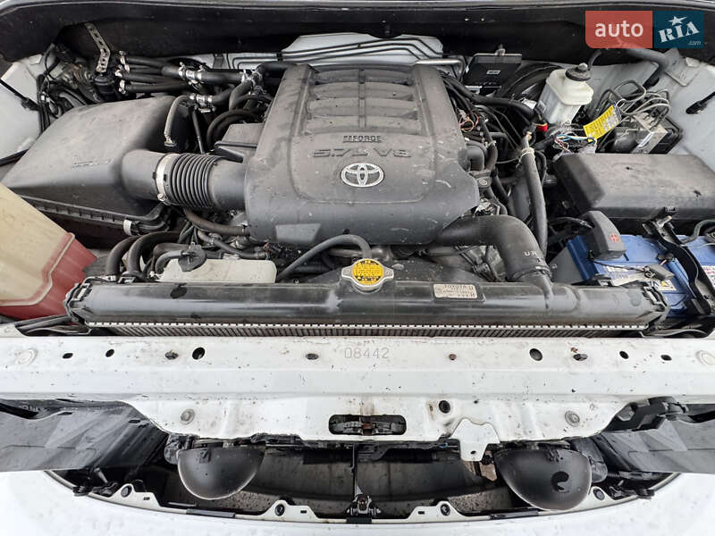 Внедорожник / Кроссовер Toyota Sequoia 2011 в Житомире