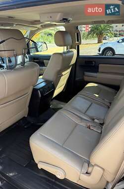 Внедорожник / Кроссовер Toyota Sequoia 2013 в 