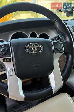 Внедорожник / Кроссовер Toyota Sequoia 2013 в 