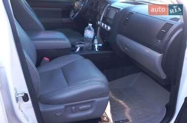 Внедорожник / Кроссовер Toyota Sequoia 2017 в 