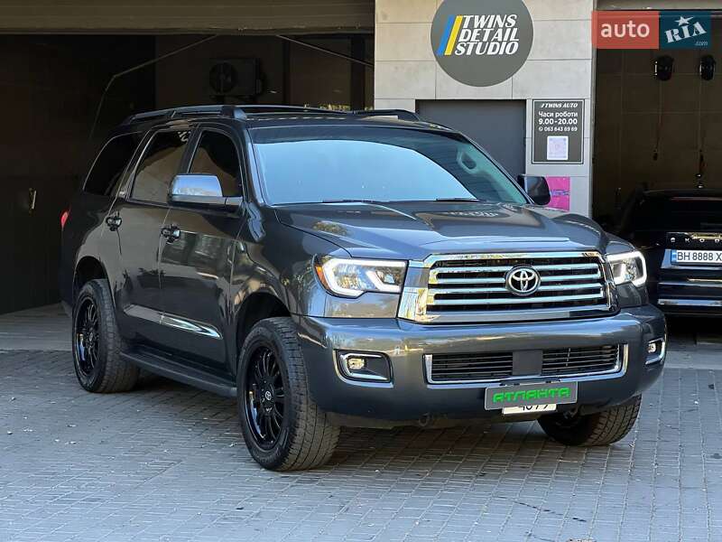 Внедорожник / Кроссовер Toyota Sequoia 2016 в Одессе