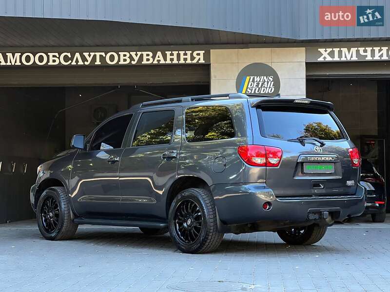 Внедорожник / Кроссовер Toyota Sequoia 2016 в Одессе