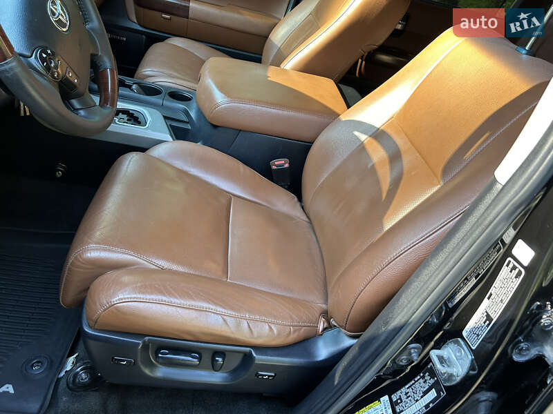 Внедорожник / Кроссовер Toyota Sequoia 2011 в Львове