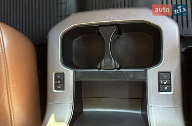 Внедорожник / Кроссовер Toyota Sequoia 2011 в 