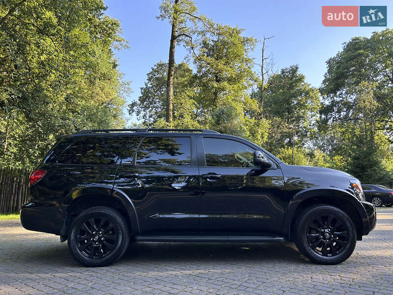 Внедорожник / Кроссовер Toyota Sequoia 2011 в Львове