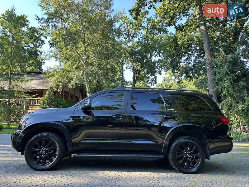 Внедорожник / Кроссовер Toyota Sequoia 2011 в Львове