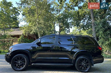 Внедорожник / Кроссовер Toyota Sequoia 2011 в 