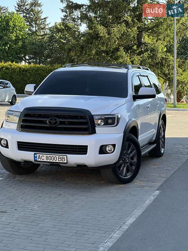 Внедорожник / Кроссовер Toyota Sequoia 2013 в Луцке