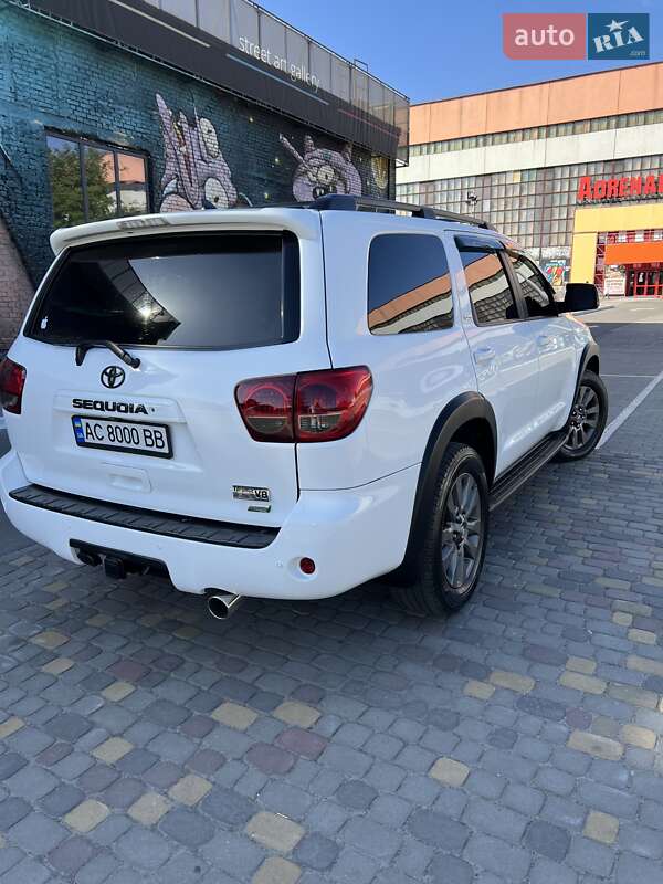 Внедорожник / Кроссовер Toyota Sequoia 2013 в Луцке