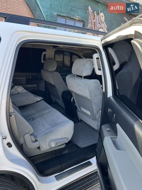 Внедорожник / Кроссовер Toyota Sequoia 2013 в Луцке
