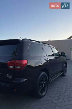 Внедорожник / Кроссовер Toyota Sequoia 2013 в 