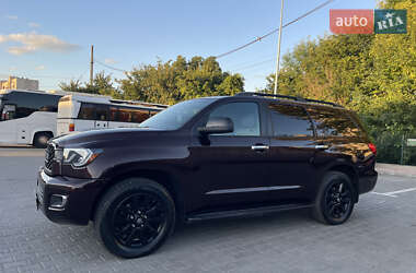 Внедорожник / Кроссовер Toyota Sequoia 2013 в 