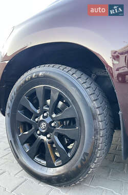 Внедорожник / Кроссовер Toyota Sequoia 2013 в 
