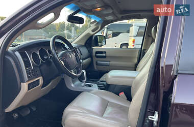 Внедорожник / Кроссовер Toyota Sequoia 2013 в 