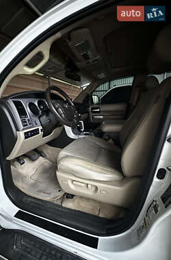 Внедорожник / Кроссовер Toyota Sequoia 2008 в 
