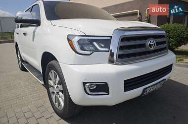 Внедорожник / Кроссовер Toyota Sequoia 2015 в Киеве