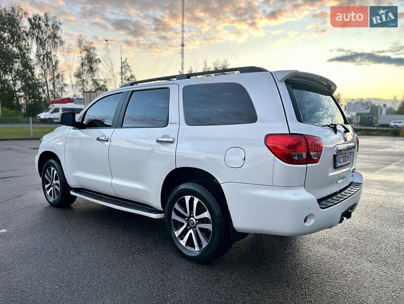 Внедорожник / Кроссовер Toyota Sequoia 2017 в Ковеле