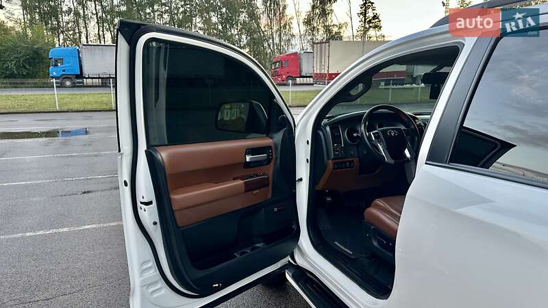 Внедорожник / Кроссовер Toyota Sequoia 2017 в Ковеле