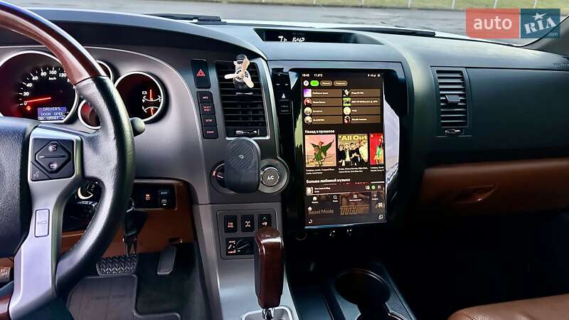 Внедорожник / Кроссовер Toyota Sequoia 2017 в Ковеле