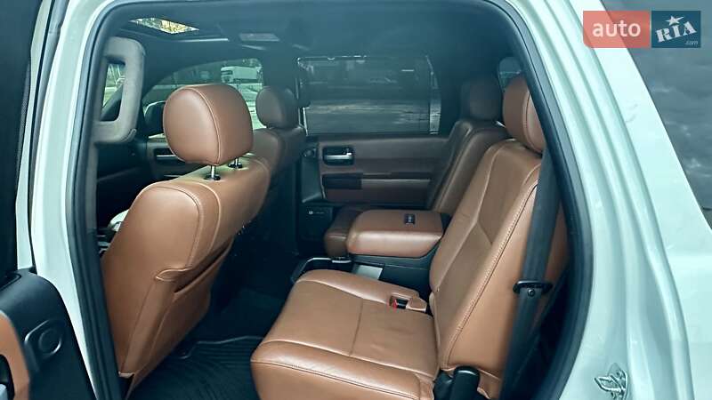 Внедорожник / Кроссовер Toyota Sequoia 2017 в Ковеле