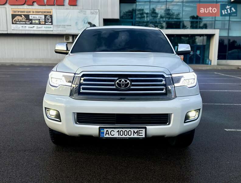 Внедорожник / Кроссовер Toyota Sequoia 2017 в Ковеле