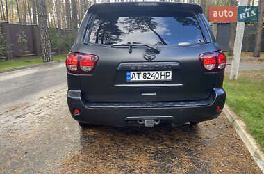 Внедорожник / Кроссовер Toyota Sequoia 2014 в 