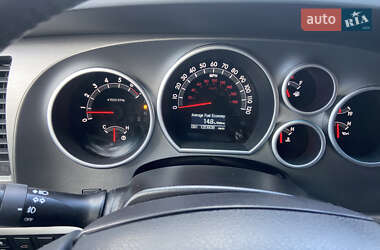 Внедорожник / Кроссовер Toyota Sequoia 2014 в 