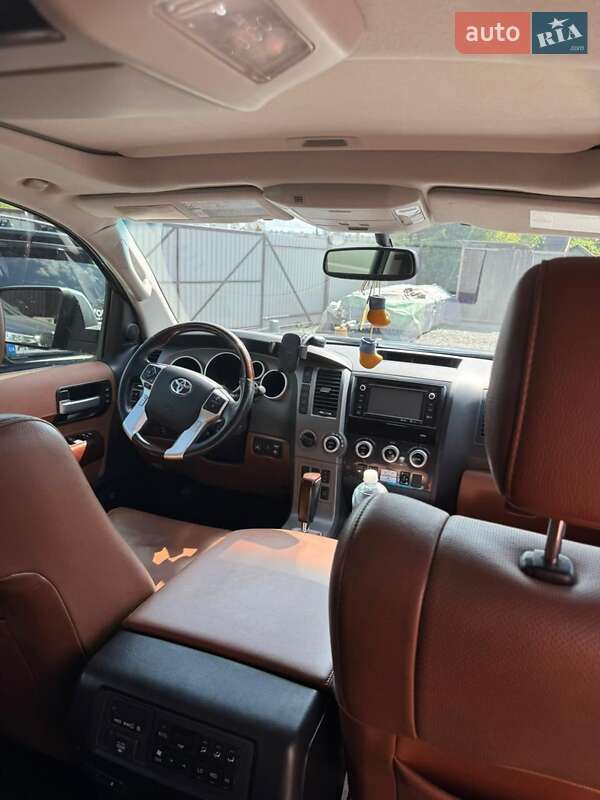 Внедорожник / Кроссовер Toyota Sequoia 2014 в Харькове