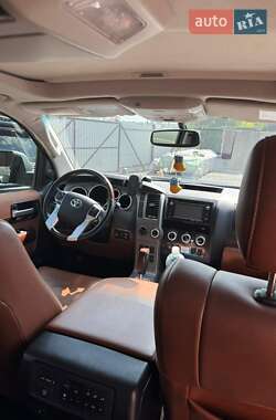 Внедорожник / Кроссовер Toyota Sequoia 2014 в 