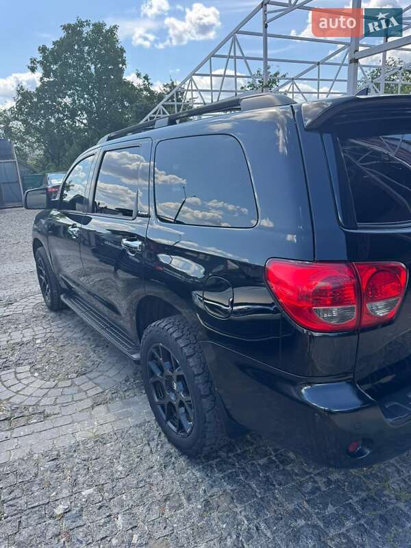 Внедорожник / Кроссовер Toyota Sequoia 2014 в Харькове