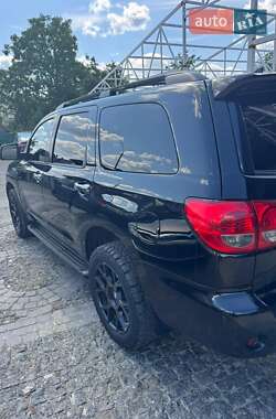 Внедорожник / Кроссовер Toyota Sequoia 2014 в 