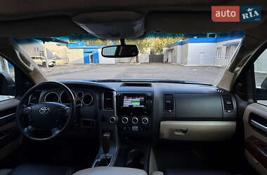 Внедорожник / Кроссовер Toyota Sequoia 2010 в 
