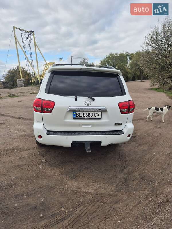 Позашляховик / Кросовер Toyota Sequoia 2011 в Первомайську