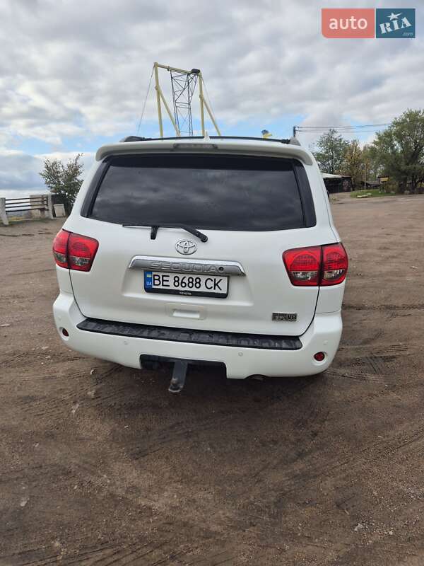 Позашляховик / Кросовер Toyota Sequoia 2011 в Первомайську