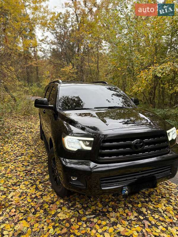 Позашляховик / Кросовер Toyota Sequoia 2017 в Києві