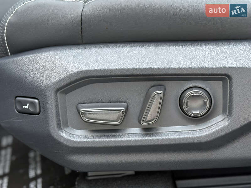 Внедорожник / Кроссовер Toyota Sequoia 2025 в Киеве