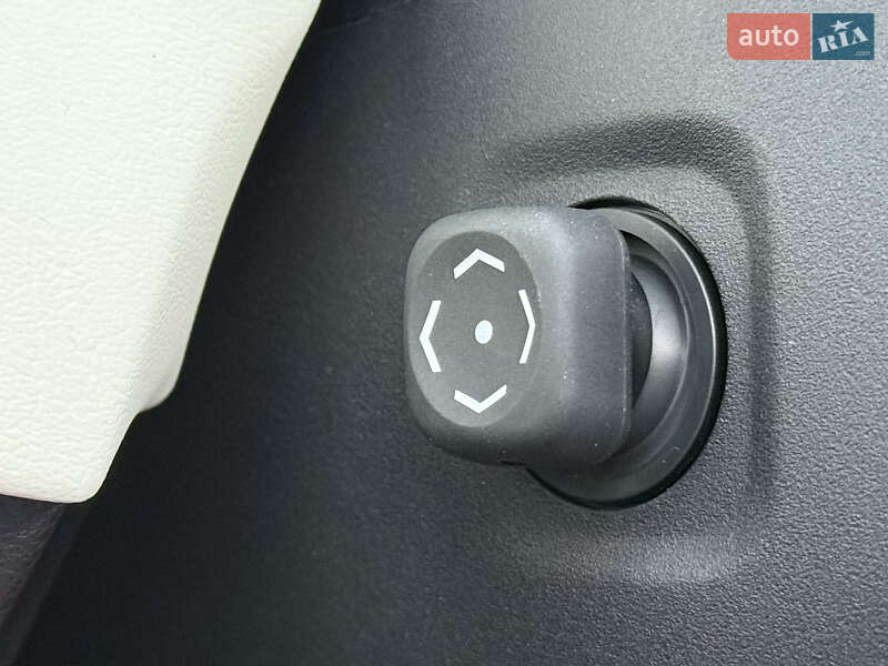 Внедорожник / Кроссовер Toyota Sequoia 2025 в Киеве