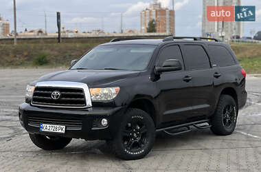Внедорожник / Кроссовер Toyota Sequoia 2013 в Киеве