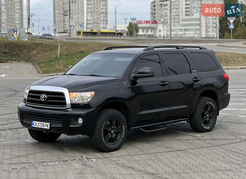 Внедорожник / Кроссовер Toyota Sequoia 2013 в Киеве