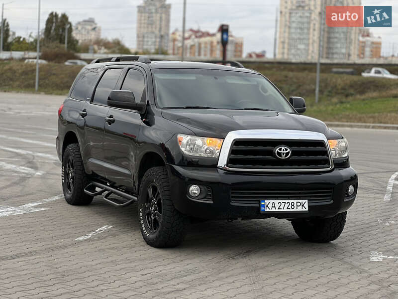 Внедорожник / Кроссовер Toyota Sequoia 2013 в Киеве